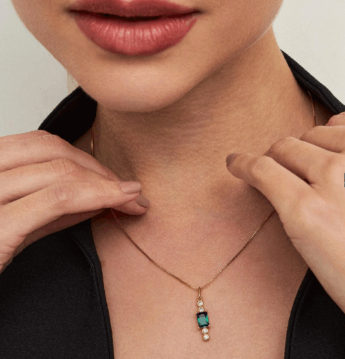 Quando o estilo fala em par: o charme atemporal dos Kits de Brinco e Colar